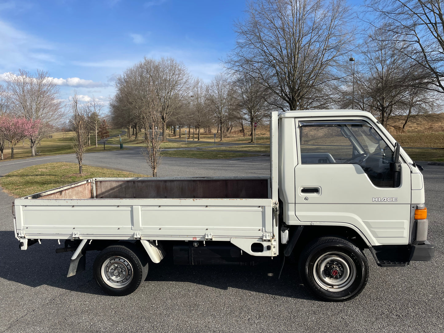 1989 TOYOTA HIACE LH85