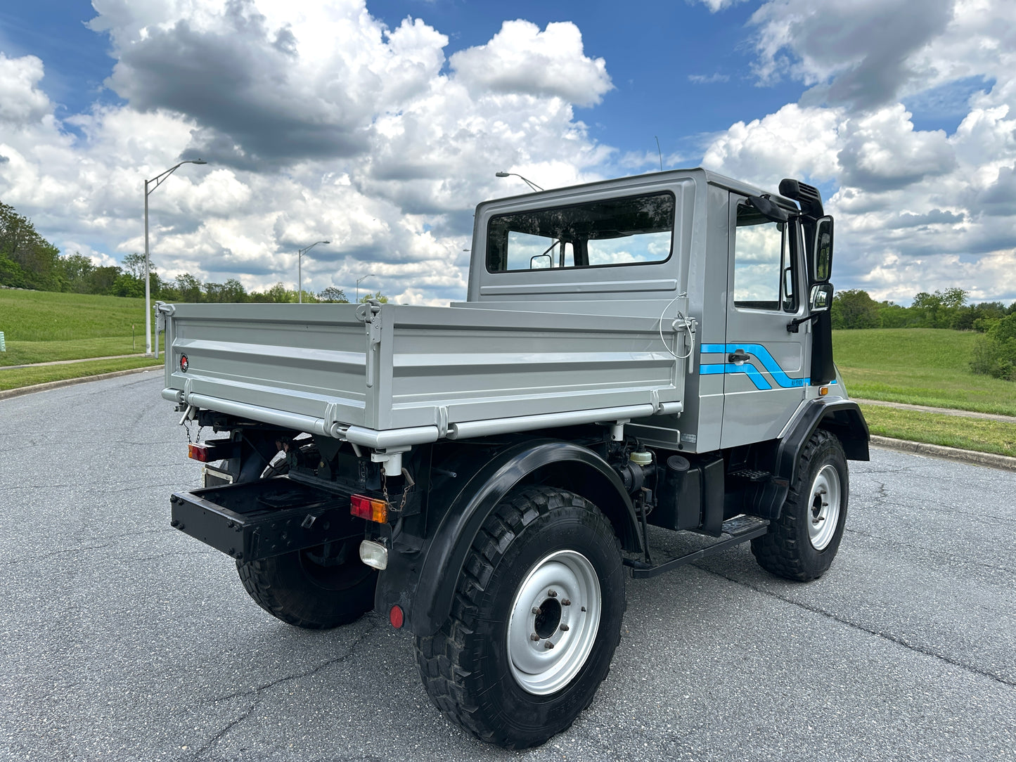 1993 MERCEDES BENZ UNIMOG 408-Series U90 3-WAY DUMP TRUCK