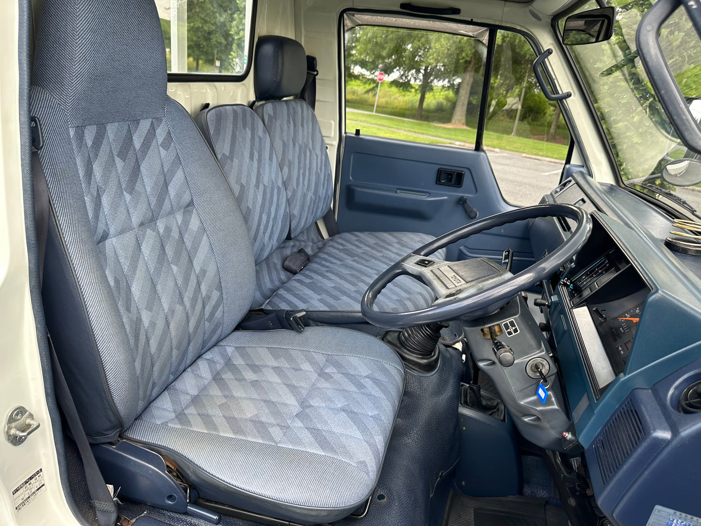 1987 TOYOTA HIACE LH85