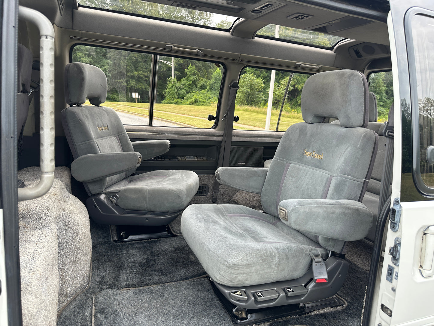 1992 MITSUBISHI DELICA STAR WAGON 4WD SUPER EXCEED - TURBO DIESEL — LOT#633