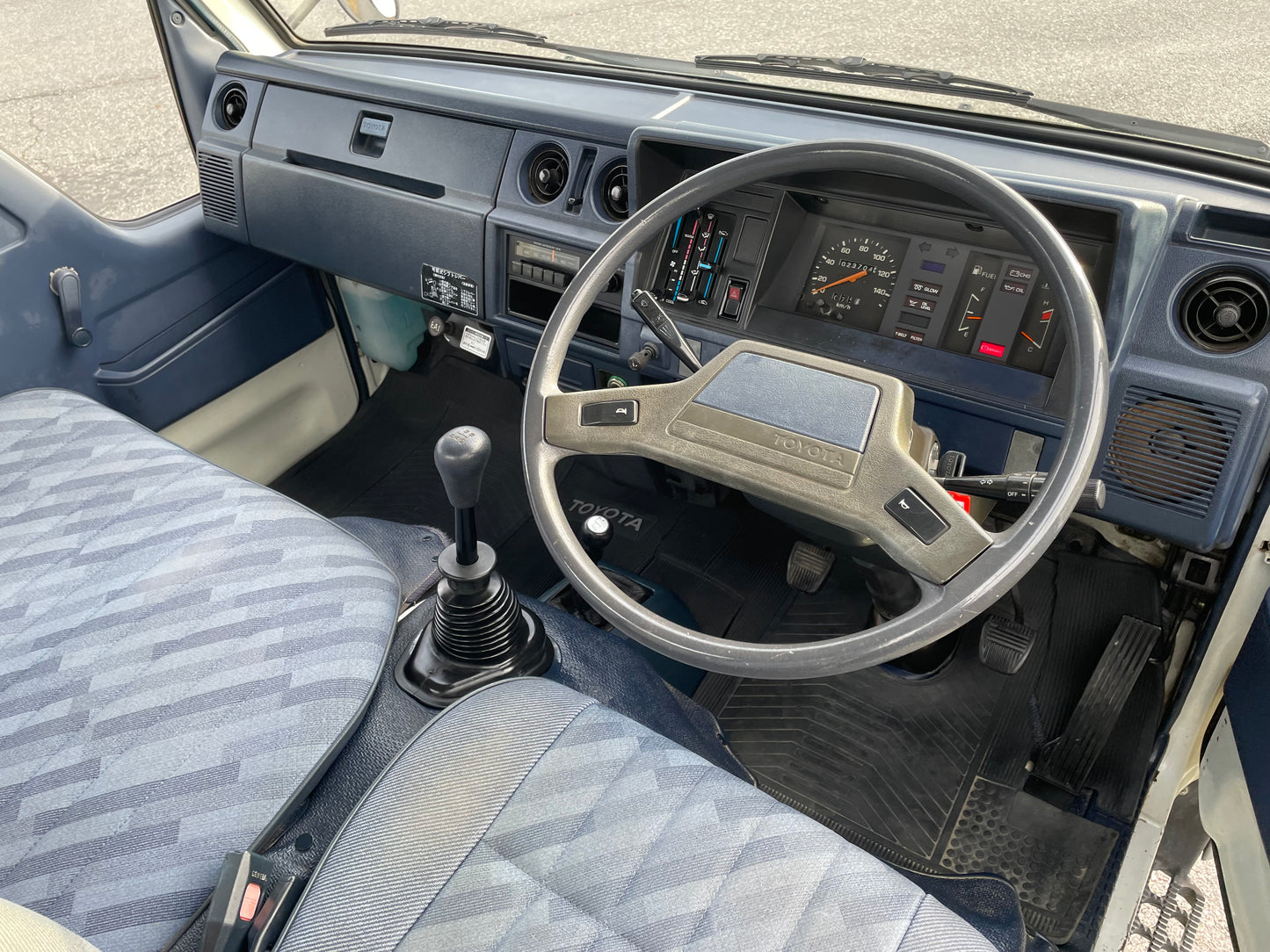 1989 TOYOTA HIACE LH85