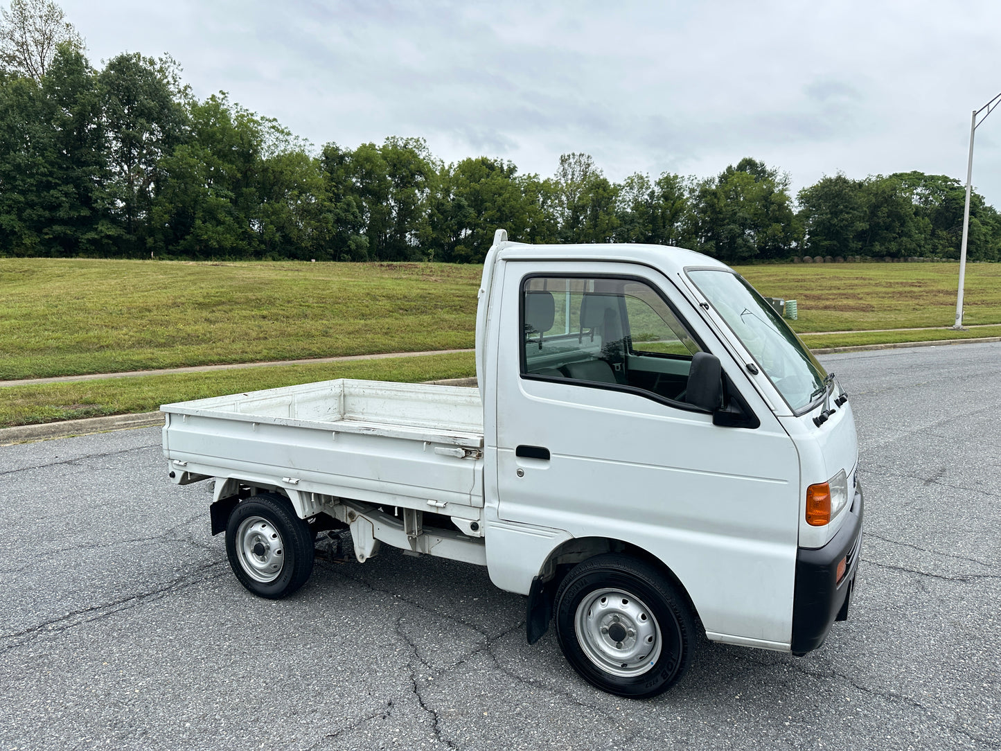 1997 SUZUKI CARRY 4WD - 5 SPEED - AIR CONDITIONING — LOT#623