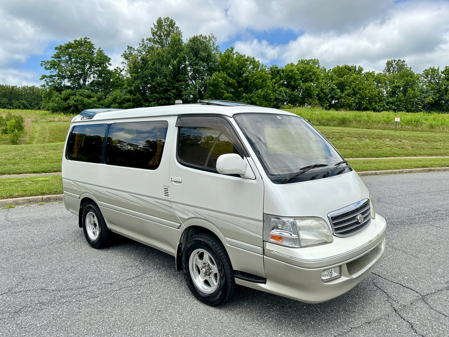 1999 TOYOTA HIACE SUPER CUSTOM LIVING SALOON EX 4WD — INTERCOOLER TURBO DIESEL — LOT#591