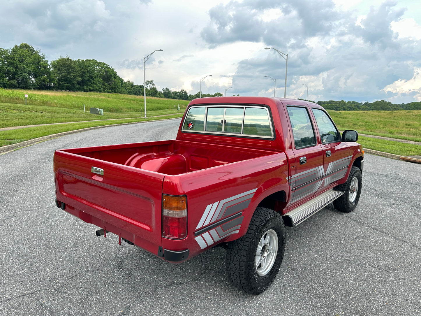 1992 TOYOTA HILUX DOUBLE CAB PICKUP 4WD - DIESEL & 5-SPEED