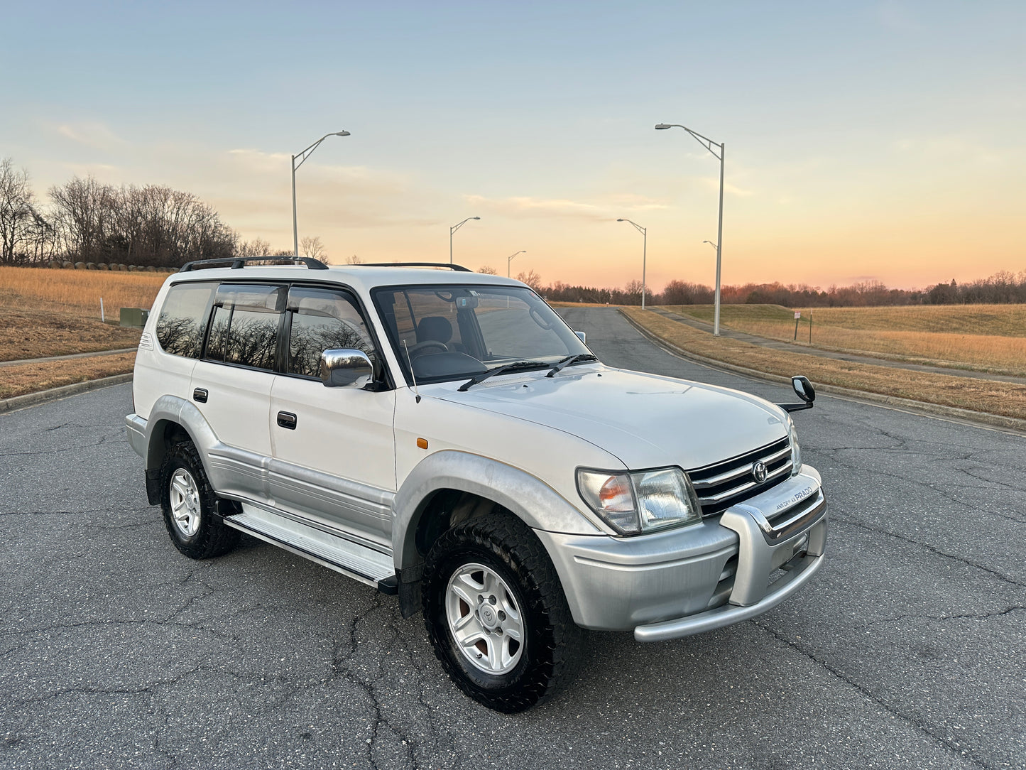 1999 Toyota Land Cruiser Prado TX Limited 4WD - 4 Cylinder Gasoline — LOT#688