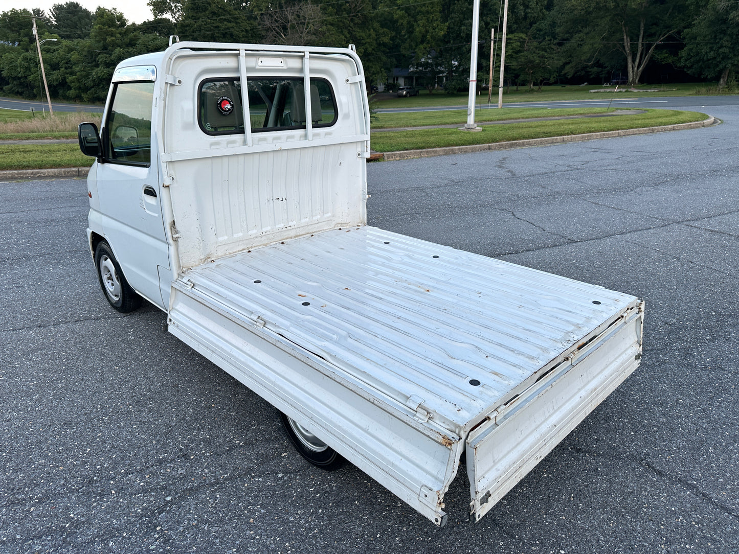 2000 MITSUBISHI MINICAB - FUEL INJECTED - POWER STEERING — LOT#587