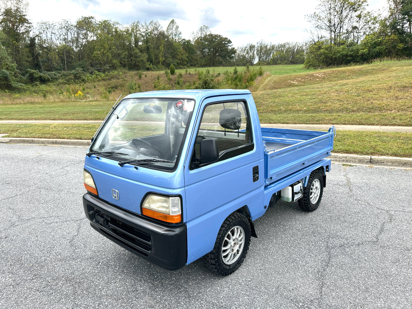 1994 HONDA ACTY DUMP 4WD - AIR CONDITIONING & CUSTOM PAINT — LOT#588