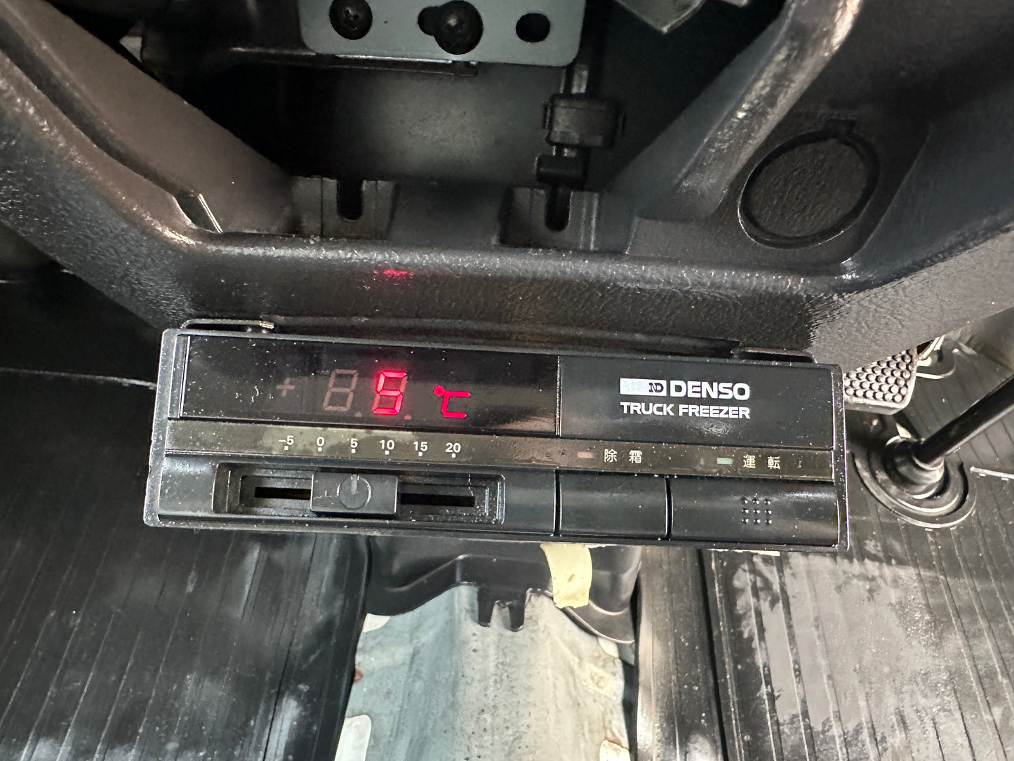 1996 SUZUKI CARRY FREEZER TRUCK - 25k MILES - A/C — LOT#780