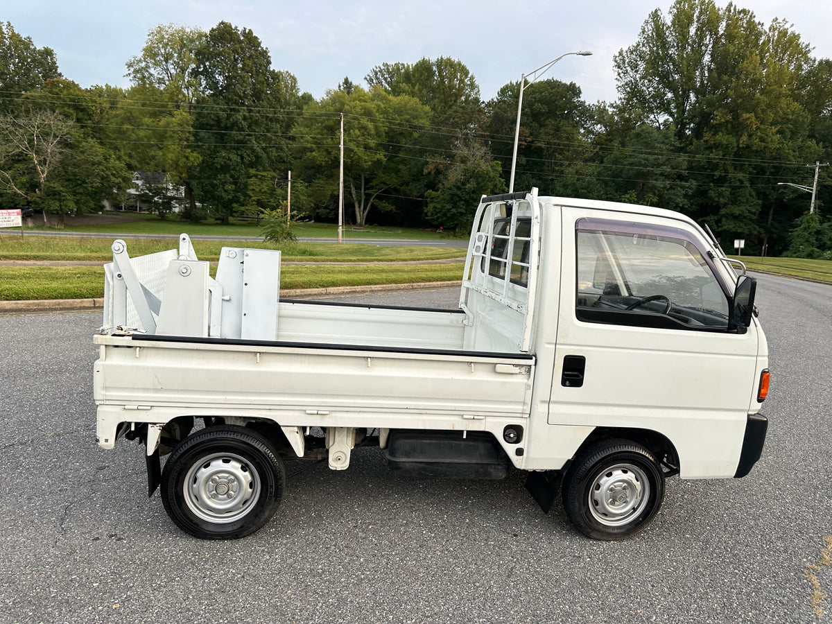 1993 HONDA ACTY SDX 4WD LIFTGATE TRUCK - 5 Speed — LOT#918