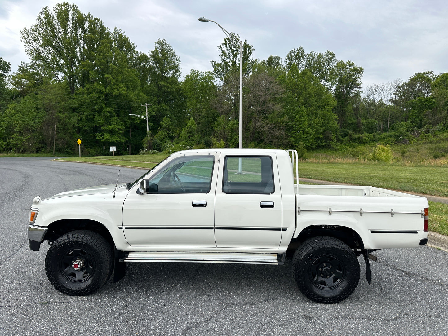 1992 TOYOTA HILUX SSR LN107 DOUBLE CAB PICKUP - DIESEL - 4x4 - 5 SPEED MANUAL - FULLY SERVICED - LOT#757