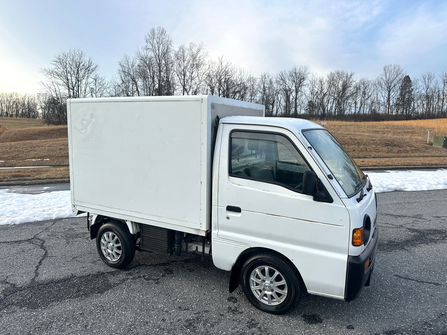 1996 SUZUKI CARRY FREEZER TRUCK - 25k MILES - A/C — LOT#780