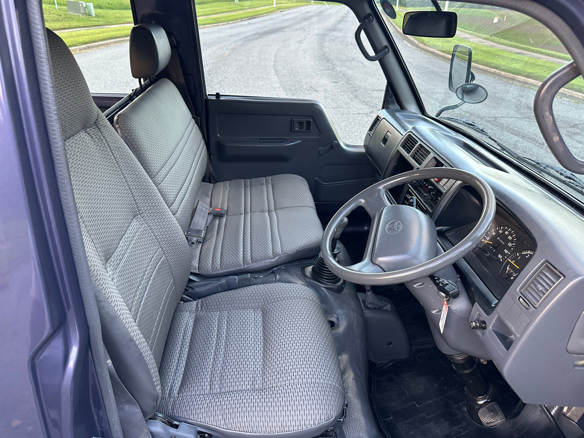 1999 TOYOTA TOYOACE 4WD DOUBLE CAB LY162 - DIESEL - 5 SPEED - 36k Miles — LOT#925