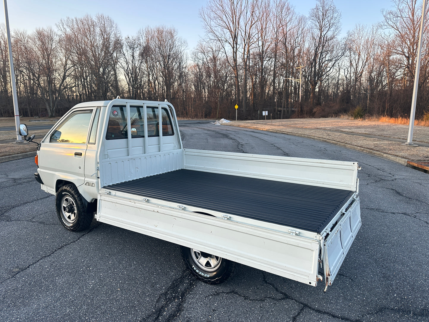 1996 TOYOTA LITEACE YM65 - 4WD - 10,931 Miles - LONG BED VERSION - AIR CONDITIONING — LOT#729
