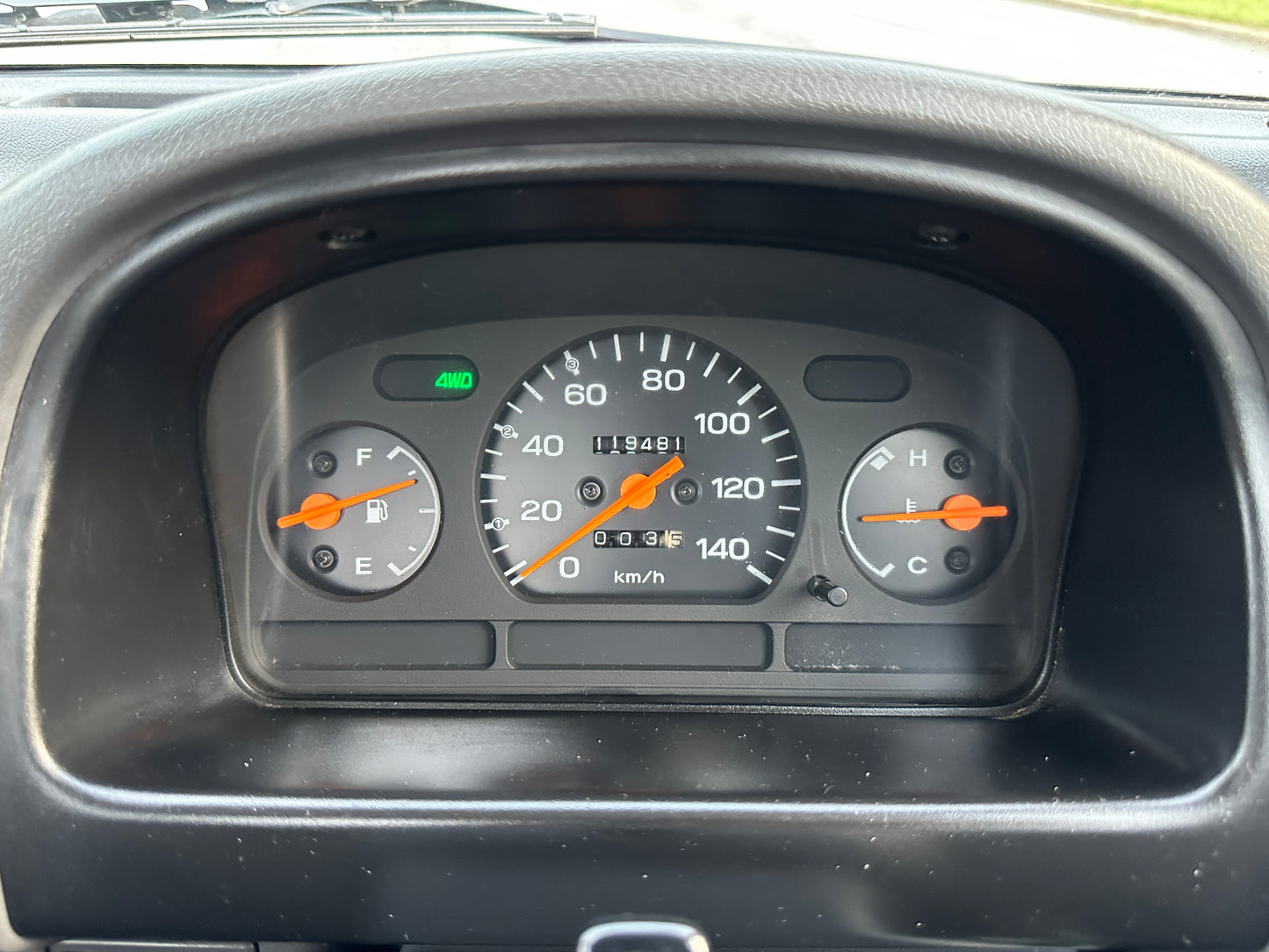 1998 SUBARU SAMBAR SUPER DELUXE - HIGH ROOF - 4WD - 5 SPEED - LOT#865