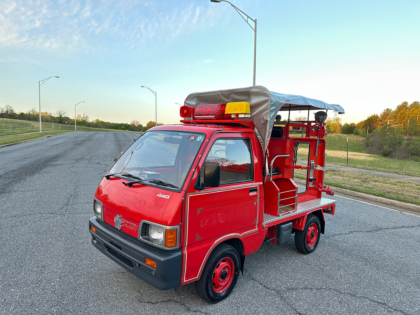 1992 DAIHATSU HIJET FIRE TRUCK 4WD V-S83P - 3,575 MILES - WORKING SIREN, EMERGENCY LIGHTS & PA SYSTEM — LOT#880
