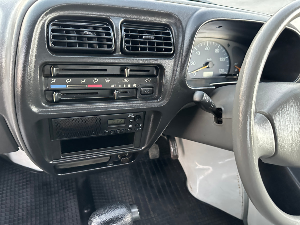 “UNICORN” 1999 SUZUKI CARRY TURBO 4WD - AUTOMATIC TRANSMISSION - A/C - 19k MILES — LOT#997