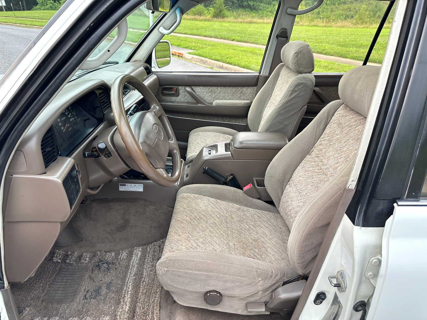 1997 TOYOTA LAND CRUISER FZJ80 VX-R 4WD - GCC SPEC - LEFT HAND DRIVE - 5 SPEED MANUAL - TRIPLE LOCKED - 56,203 Miles — LOT#859