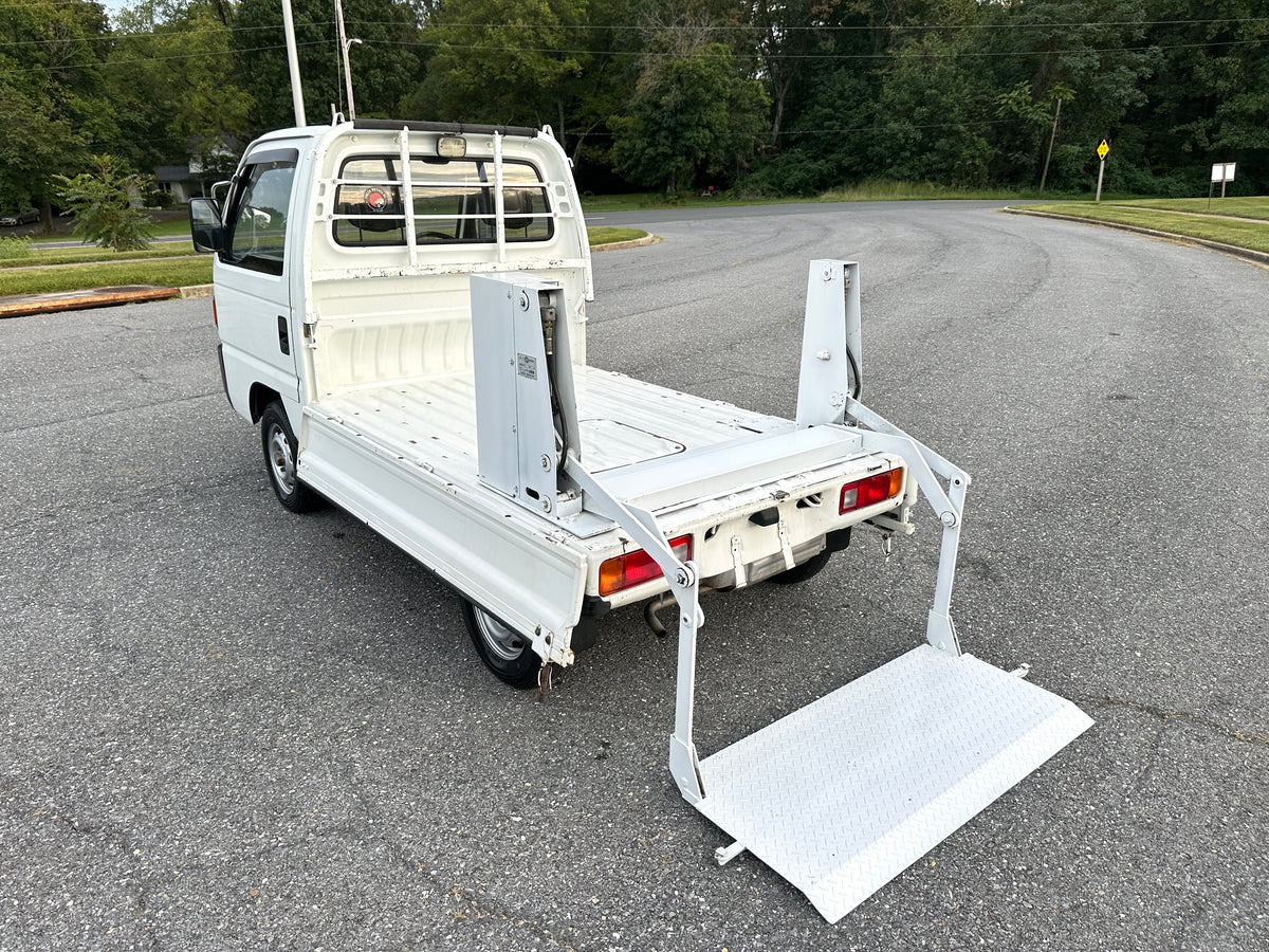 1993 HONDA ACTY SDX 4WD LIFTGATE TRUCK - 5 Speed — LOT#918
