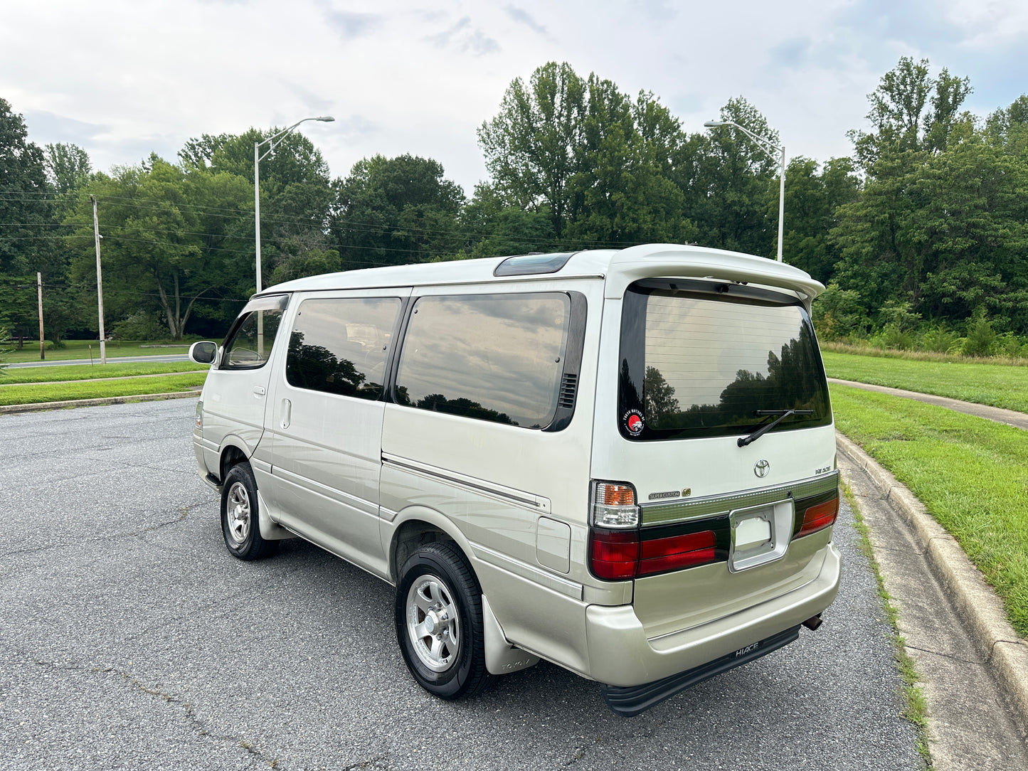 1999 TOYOTA HIACE SUPER CUSTOM LIVING SALOON EX 4WD - INTERCOOLED TURBO DIESEL — LOT#909