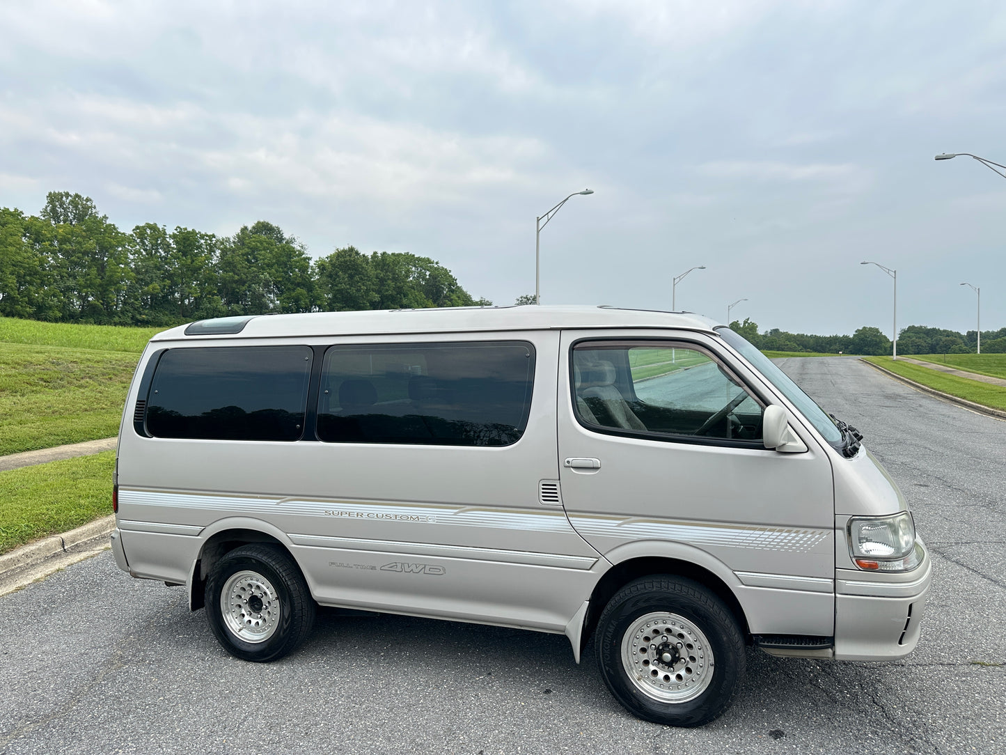 1998 TOYOTA HIACE SUPER CUSTOM G KZH106 4WD - TURBO DIESEL — LOT#722