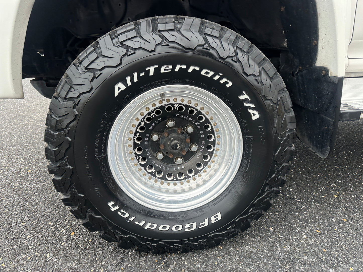 1995 TOYOTA HILUX SURF SSR-X LIMITED - 4WD - TURBO DIESEL — LOT#703