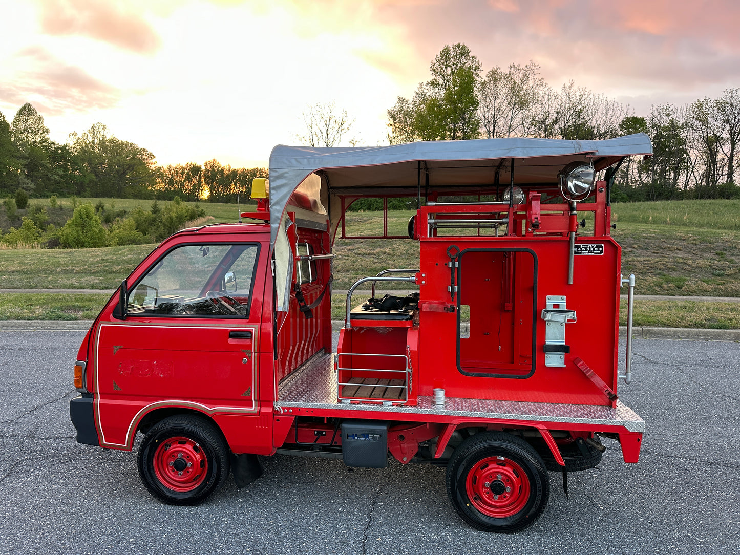 1992 DAIHATSU HIJET FIRE TRUCK 4WD V-S83P - 3,575 MILES - WORKING SIREN, EMERGENCY LIGHTS & PA SYSTEM — LOT#880