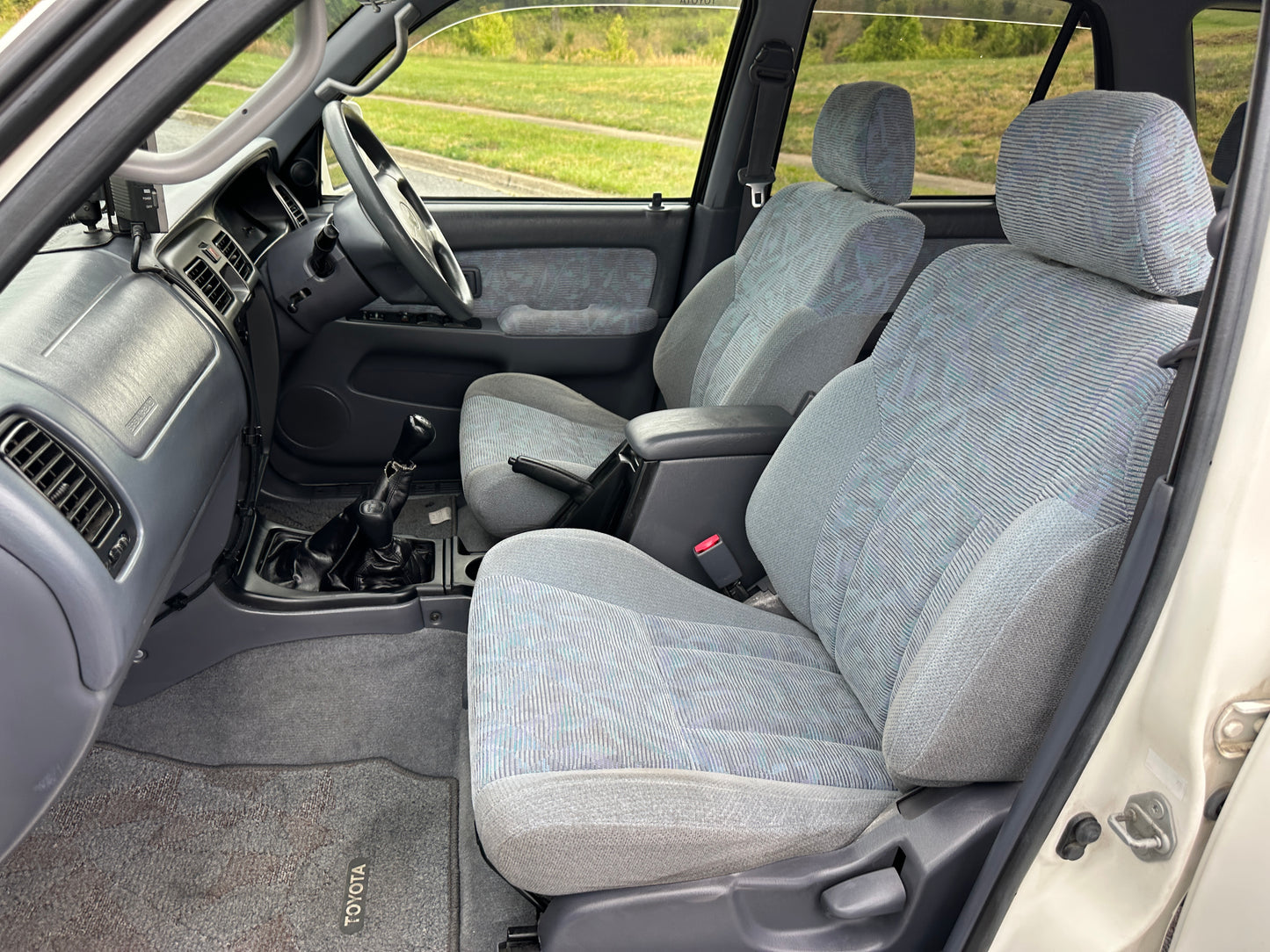 1999 TOYOTA HILUX SURF SSR-X 4WD - 5 SPEED MANUAL - 4 Cylinder Gasoline - 99k Miles — LOT#888