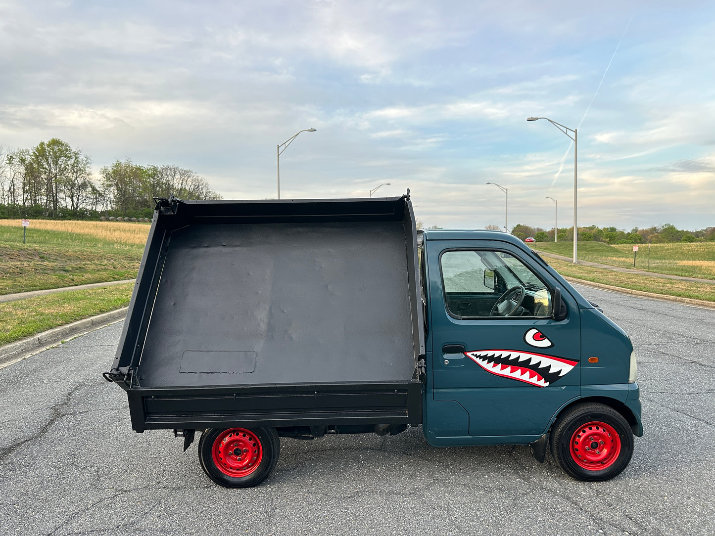 2000 SUZUKI CARRY 3-WAY DUMP TRUCK - 4WD - FUEL INJECTED- A/C - CUSTOM PAINTED — LOT#774