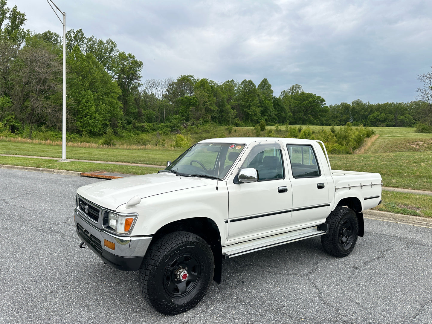 1992 TOYOTA HILUX SSR LN107 DOUBLE CAB PICKUP - DIESEL - 4x4 - 5 SPEED MANUAL - FULLY SERVICED - LOT#757