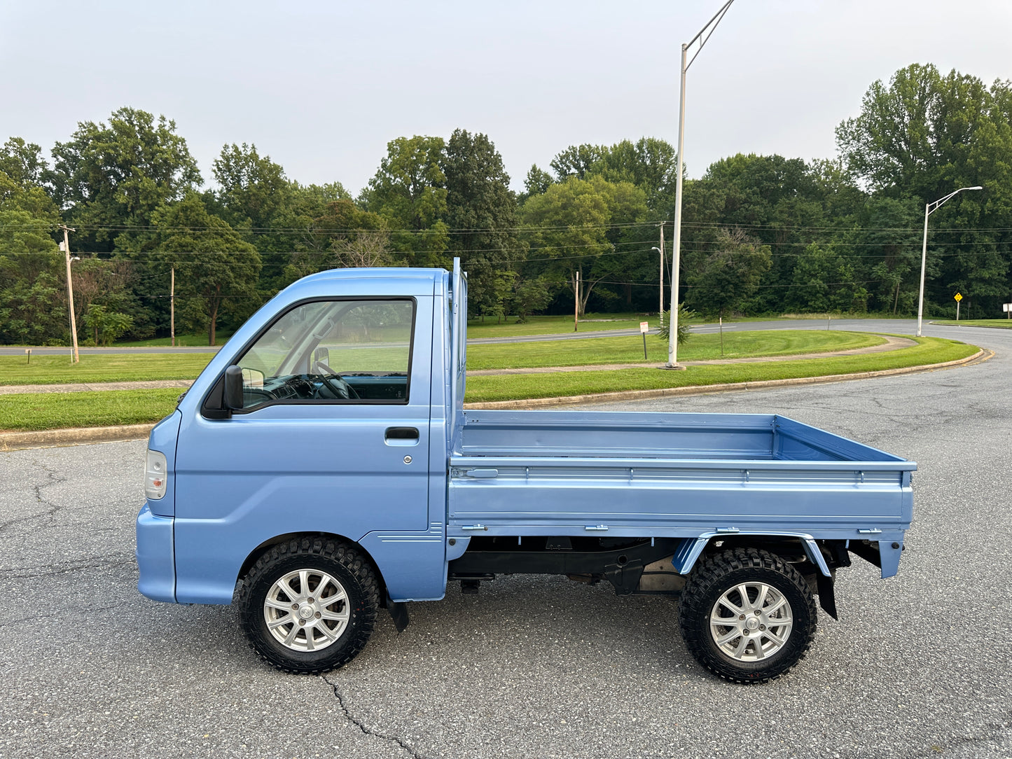 1999 DAIHATSU HIJET GD-S210P 4WD - FUEL INJECTED - 5 SPEED - A/C - CUSTOM PAINTJOB — LOT#890