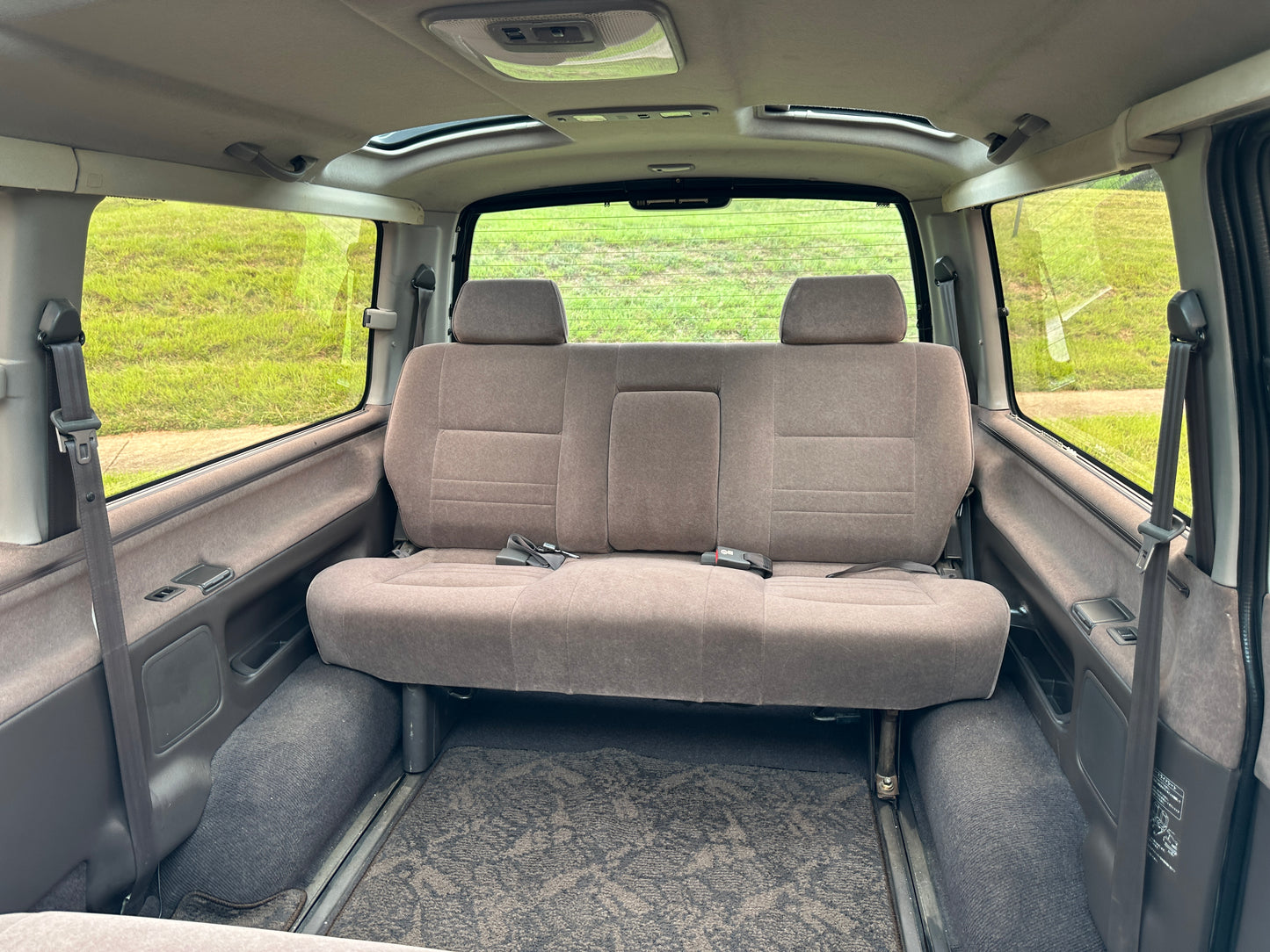 1999 TOYOTA HIACE SUPER CUSTOM LIVING SALOON EX 4WD - INTERCOOLED TURBO DIESEL — LOT#909