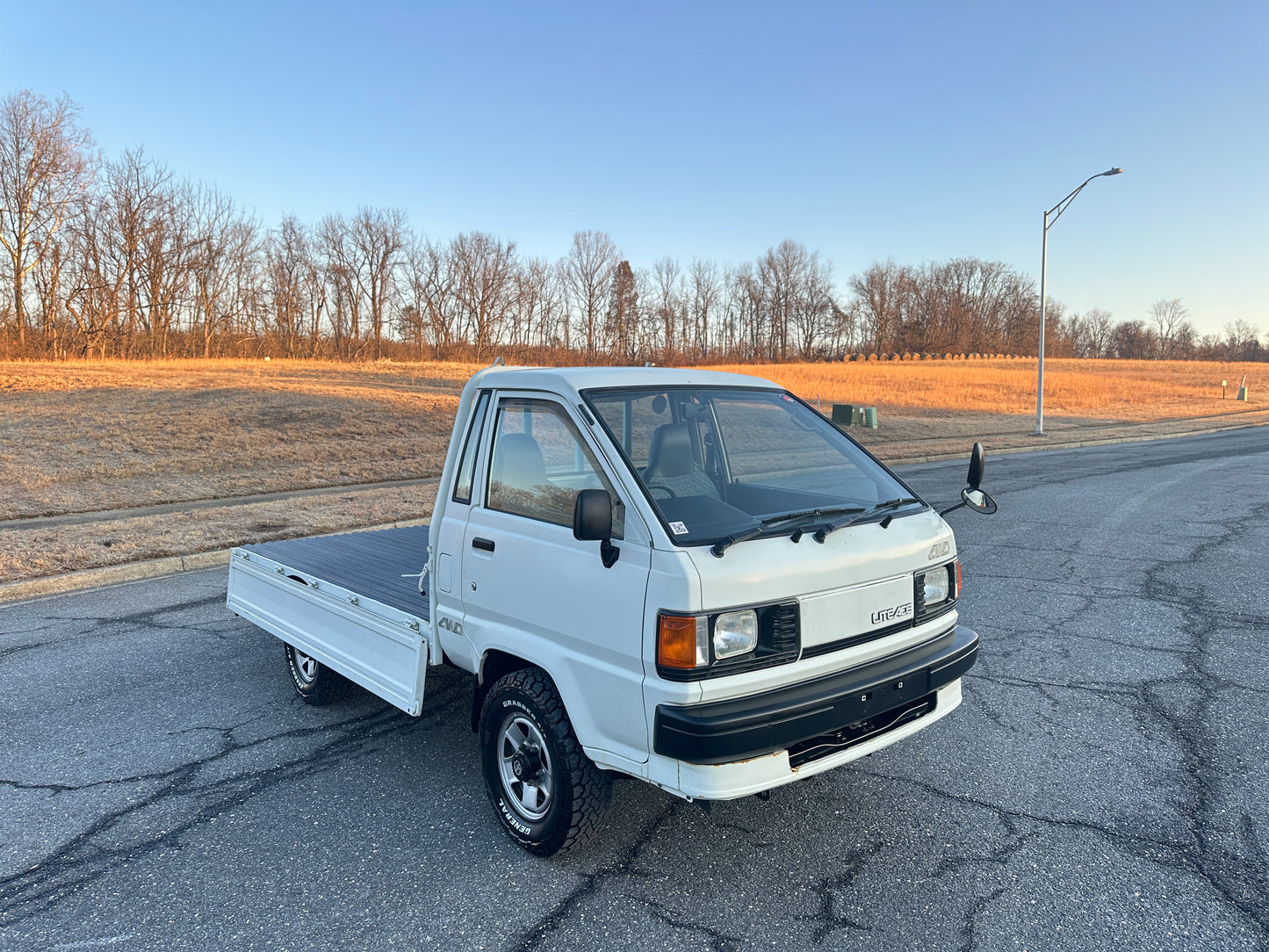 1996 TOYOTA LITEACE YM65 - 4WD - 10,931 Miles - LONG BED VERSION - AIR CONDITIONING — LOT#729
