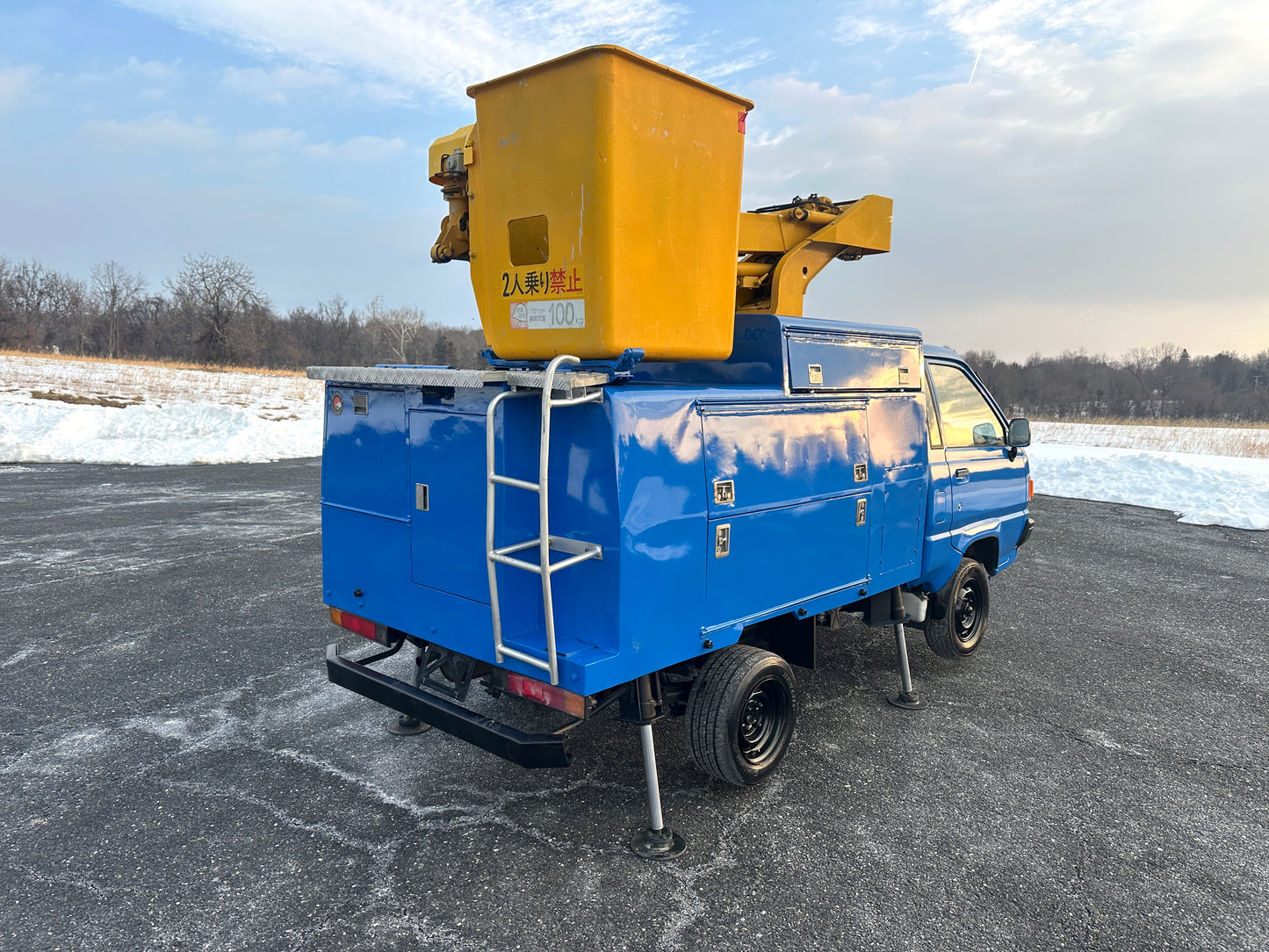 1991 TOYOTA TOWNACE AICHI BUCKET TRUCK - DIESEL — LOT#784