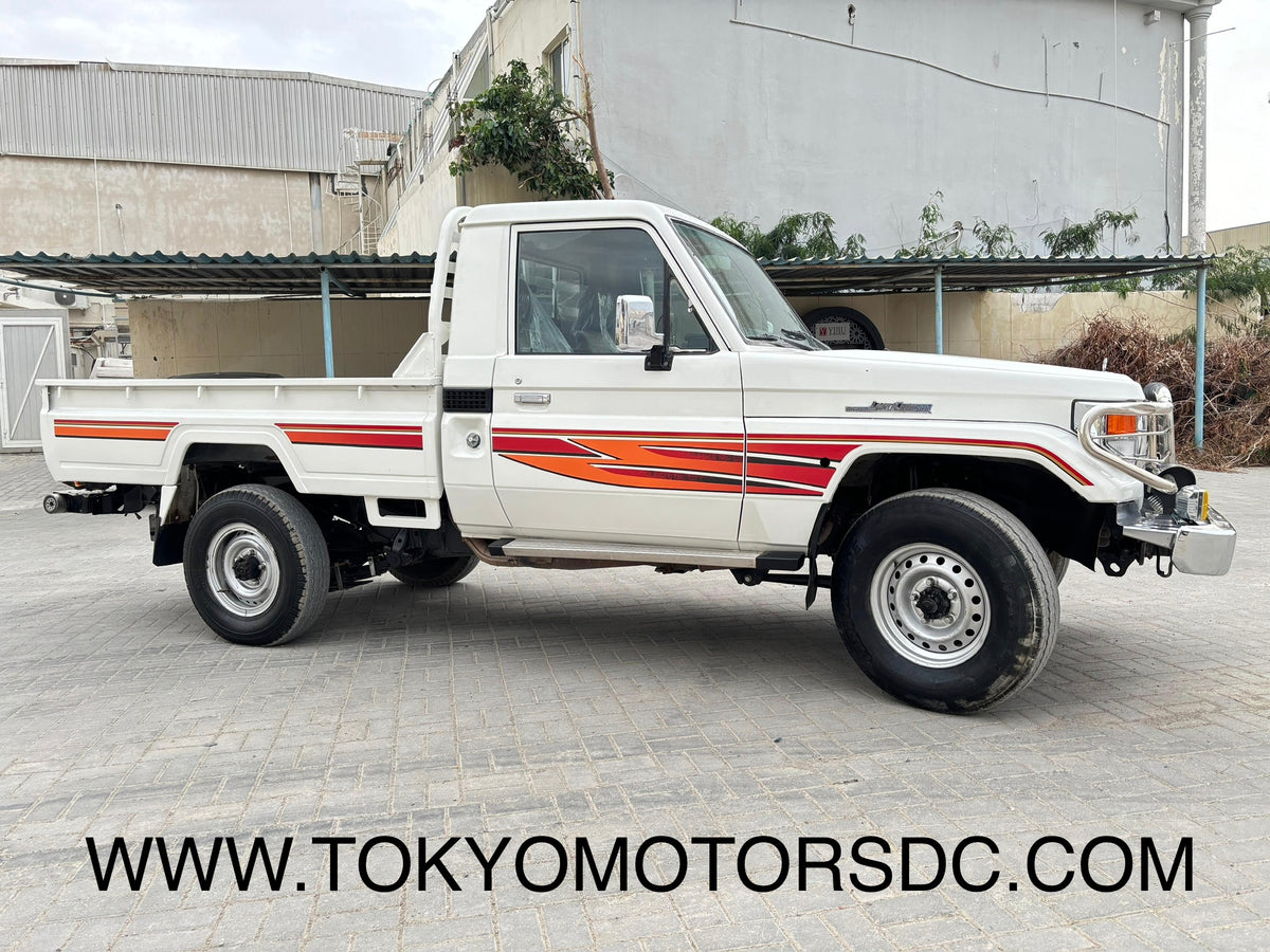 2001 TOYOTA LAND CRUISER LX FZJ79 PICKUP 4WD - “GCC SPEC” - 5 SPEED MANUAL - DUAL FUEL TANKS - FUEL INJECTION