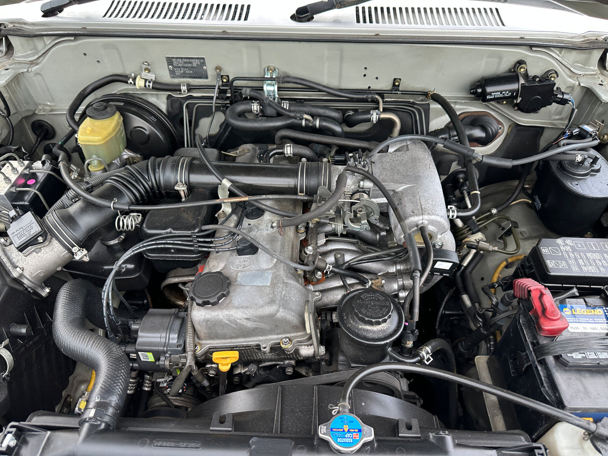 2000 Toyota Land Cruiser Prado TX Limited 4WD - 4 Cylinder Gasoline — LOT#904