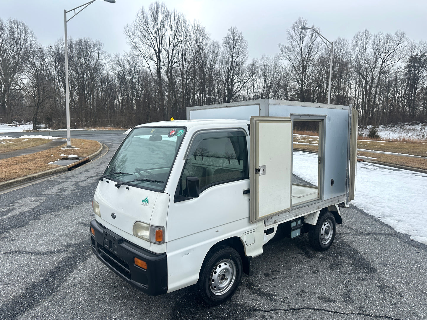 1999 SUBARU SAMBAR FREEZER TRUCK 4WD - 5 SPEED - A/C — LOT#782