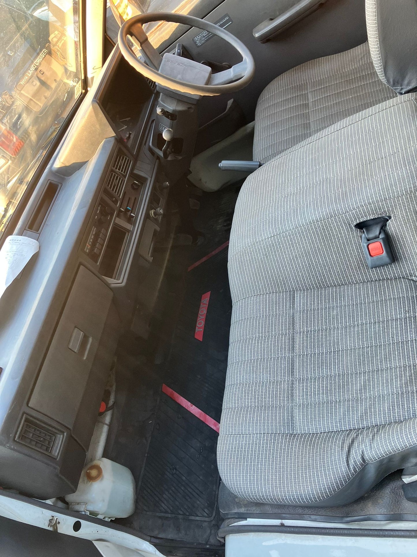 1991 TOYOTA LITEACE AICHI BUCKET TRUCK - DIESEL — 3,530 Miles