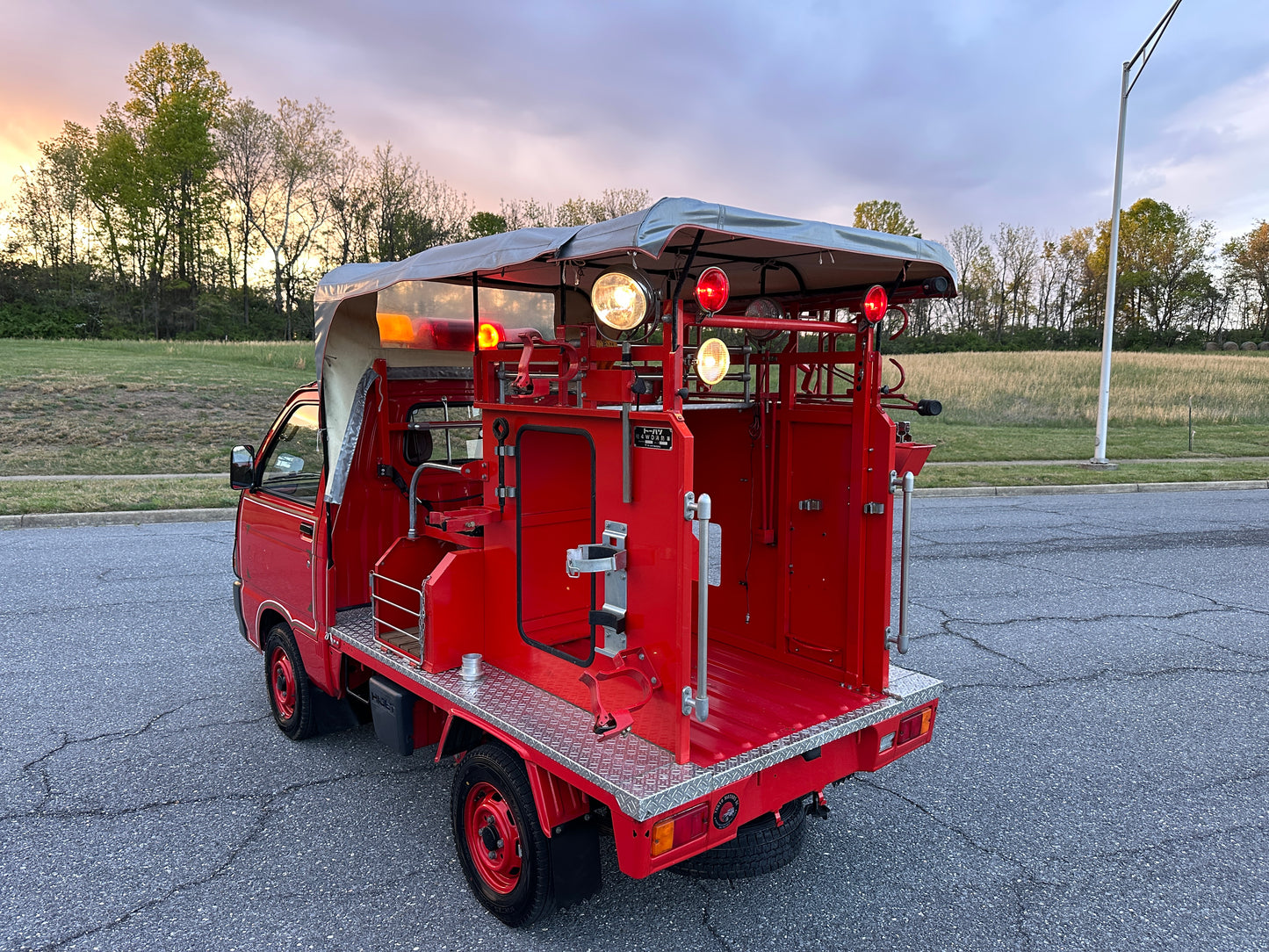 1992 DAIHATSU HIJET FIRE TRUCK 4WD V-S83P - 3,575 MILES - WORKING SIREN, EMERGENCY LIGHTS & PA SYSTEM — LOT#880