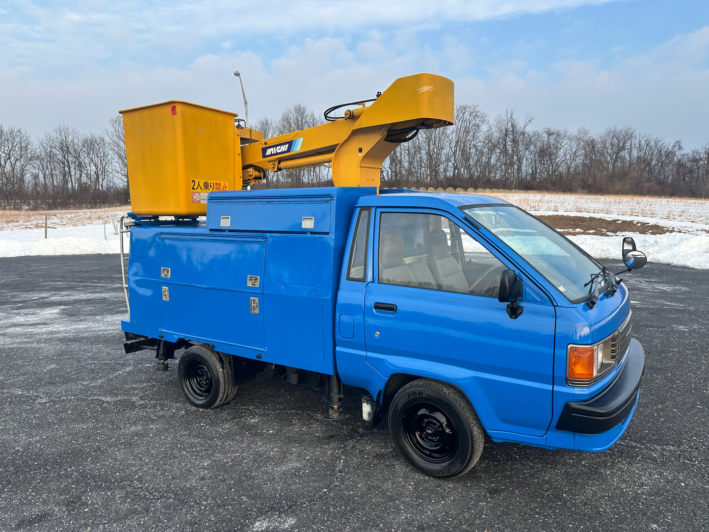 1991 TOYOTA TOWNACE AICHI BUCKET TRUCK - DIESEL — LOT#784
