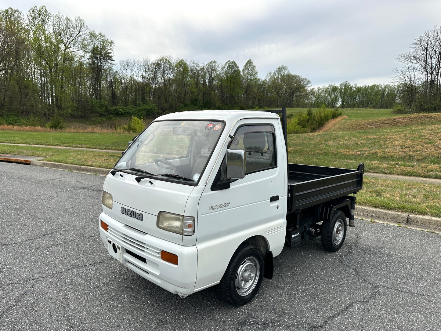 1992 SUZUKI CARRY SCISSOR-LIFT DUMP TRUCK 4WD - 5 SPEED - A/C — LOT#766