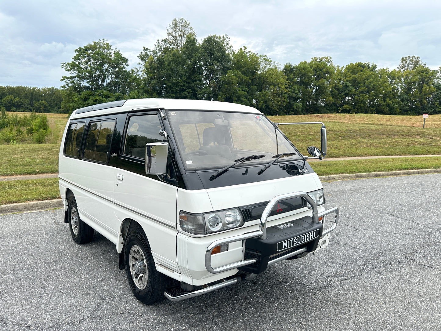 1992 MITSUBISHI DELICA STAR WAGON 4WD SUPER EXCEED - TURBO DIESEL — LOT#633