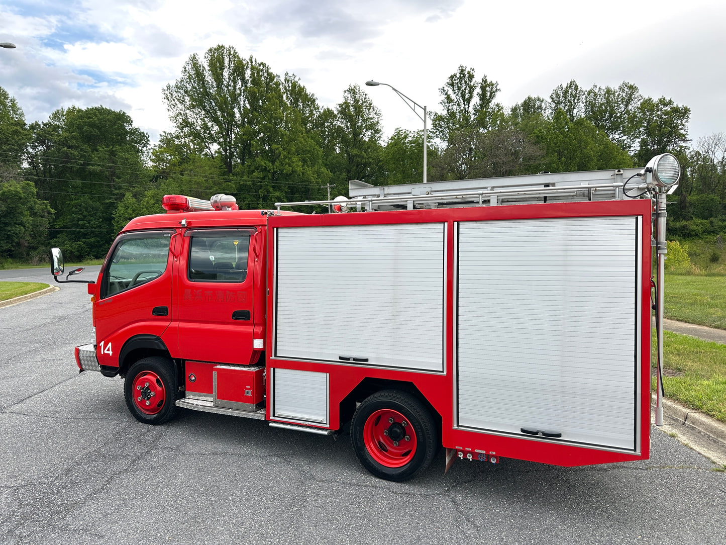 2000 HINO DUTRO 4WD JAPANESE FIRE TRUCK - 4WD - DIESEL - 5,829 MILES - A/C - FULLY FUNCTIONAL — LOT#856