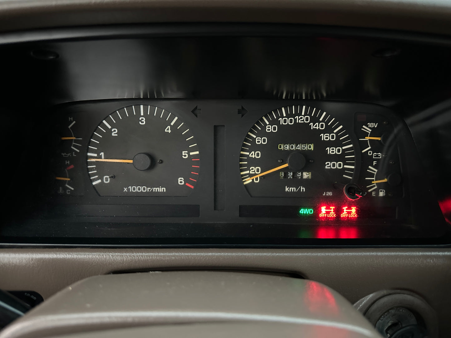 1997 TOYOTA LAND CRUISER FZJ80 VX-R 4WD - GCC SPEC - LEFT HAND DRIVE - 5 SPEED MANUAL - TRIPLE LOCKED - 56,203 Miles — LOT#859