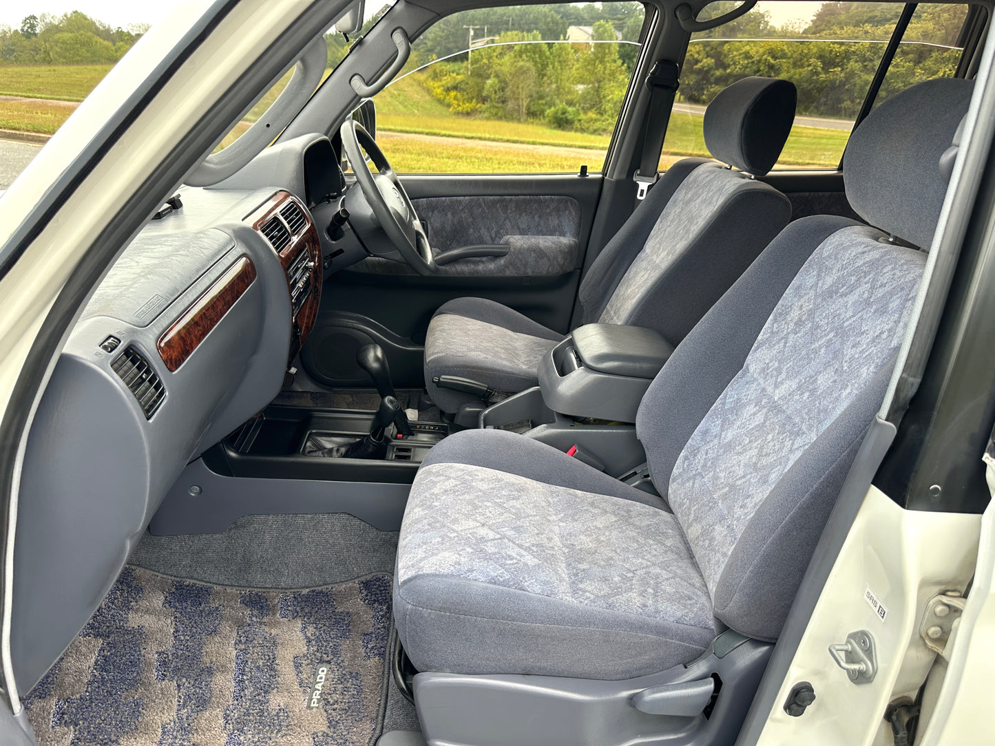 2000 Toyota Land Cruiser Prado TX Limited 4WD - 4 Cylinder Gasoline — LOT#682