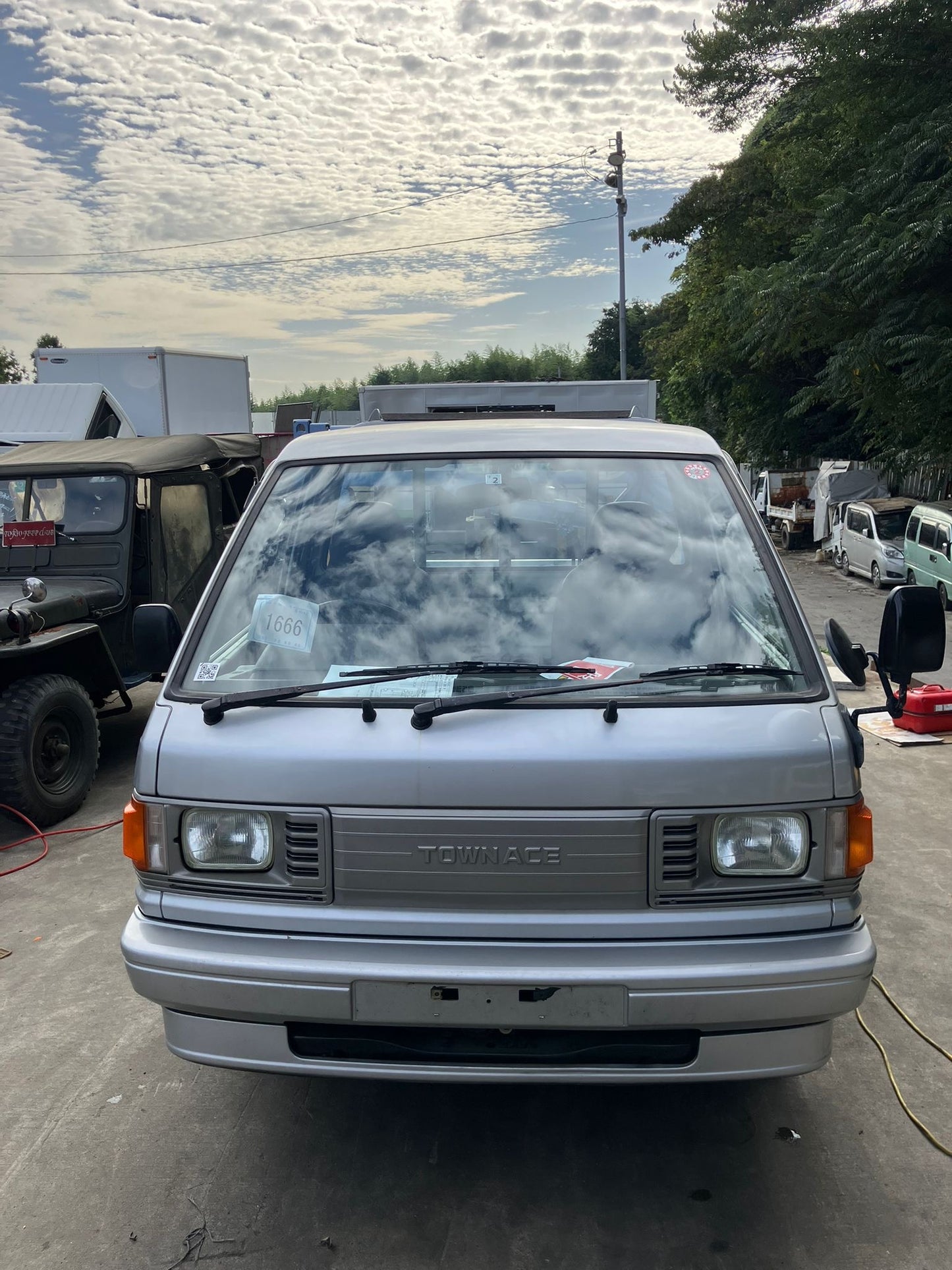 1996 TOYOTA TOWNACE CRANE TRUCK - DIESEL - 14k MILES