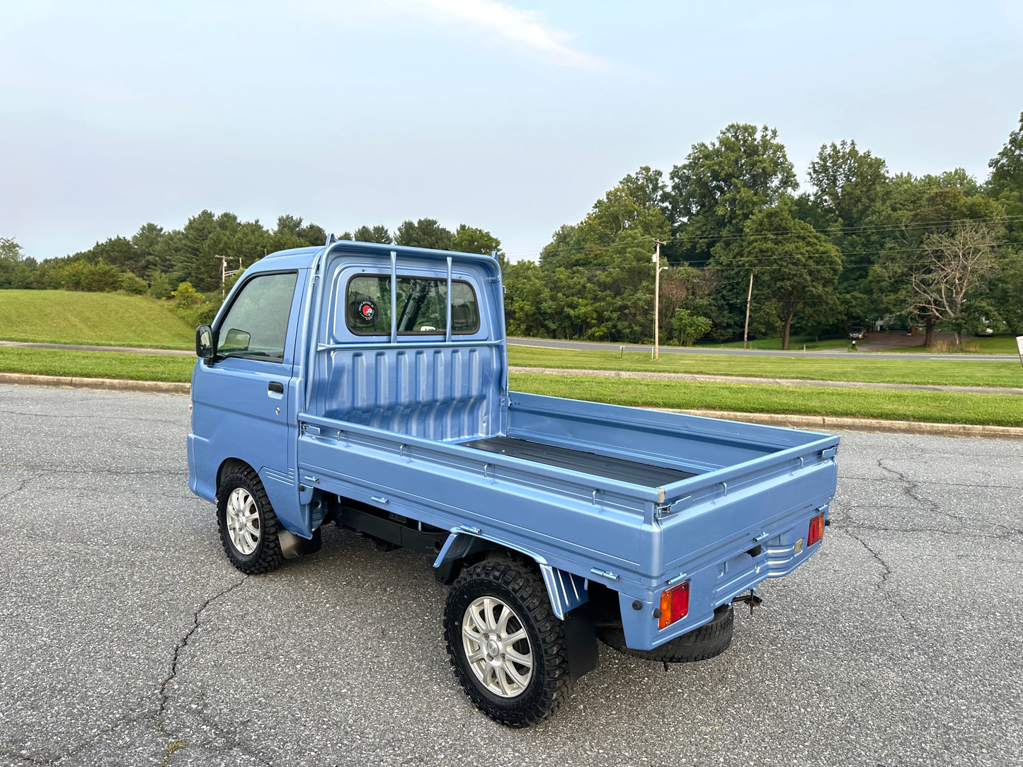 1999 DAIHATSU HIJET GD-S210P 4WD - FUEL INJECTED - 5 SPEED - A/C - CUSTOM PAINTJOB — LOT#890