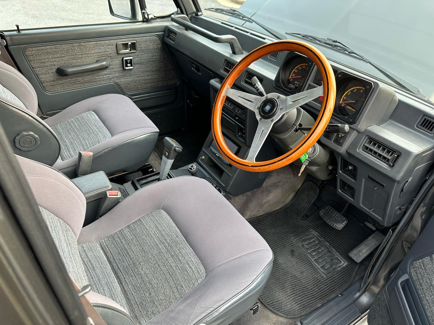 1990 MITSUBISHI PAJERO MONTERO WAGON E-L146GW