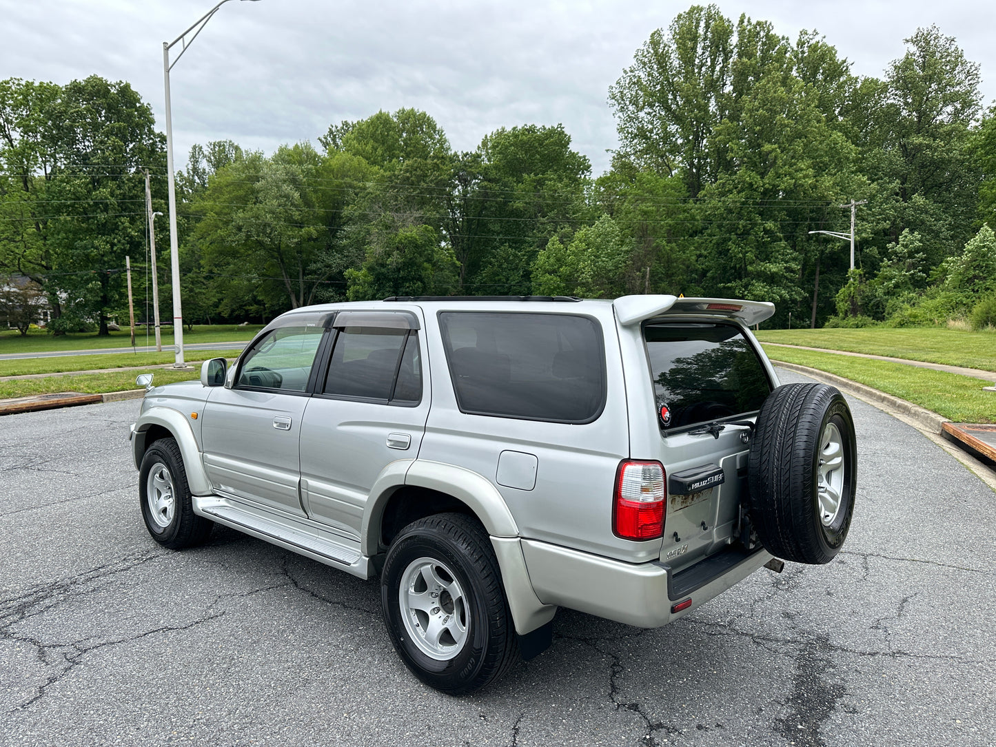 2001 TOYOTA HILUX SURF SSR-X 4WD - 4 Cylinder Gasoline — LOT#905