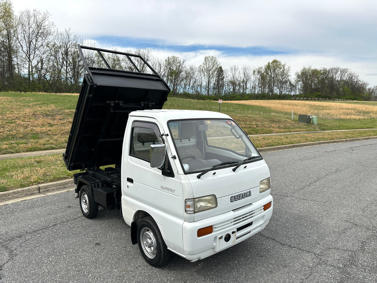 1992 SUZUKI CARRY SCISSOR-LIFT DUMP TRUCK 4WD - 5 SPEED - A/C — LOT#766