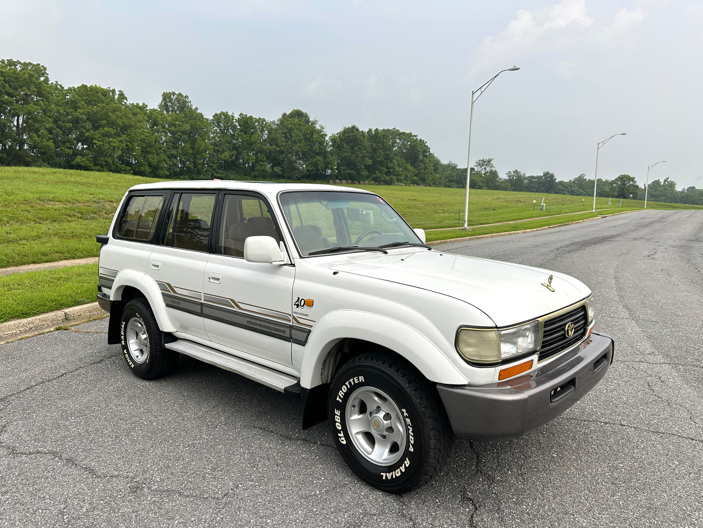 1997 TOYOTA LAND CRUISER FZJ80 VX-R 4WD - GCC SPEC - LEFT HAND DRIVE - 5 SPEED MANUAL - TRIPLE LOCKED - 56,203 Miles — LOT#859